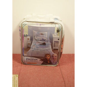 Disney Frozen 2 'Royally Cool' Toddler Bed Comforter (Incomplete)